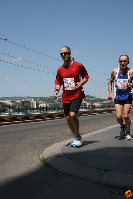 K&H Maraton és félmaraton váltó maraton_1213.jpg maraton_1213.jpg K&H Olimpiai Maraton és félmaraton váltó futás Budapest képek 2. fotók maraton_1213.jpg maraton_1213.jpg