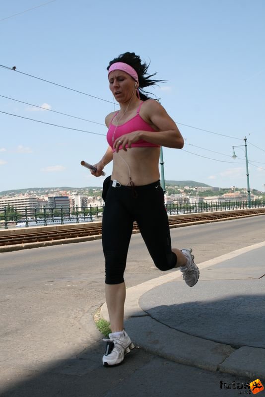 K&H Maraton és félmaraton váltó maraton_1214.jpg váltó futás K&H Olimpiai Maraton és félmaraton váltó futás Budapest képek 2. fotók maraton_1214.jpg váltó futás
