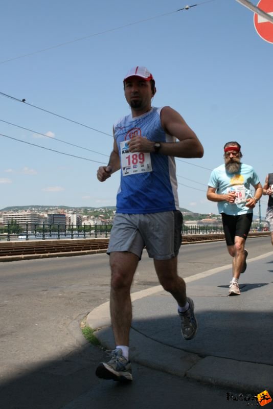 K&H Maraton és félmaraton váltó maraton_1215.jpg maraton_1215.jpg K&H Olimpiai Maraton és félmaraton váltó futás Budapest képek 2. fotók maraton_1215.jpg maraton_1215.jpg