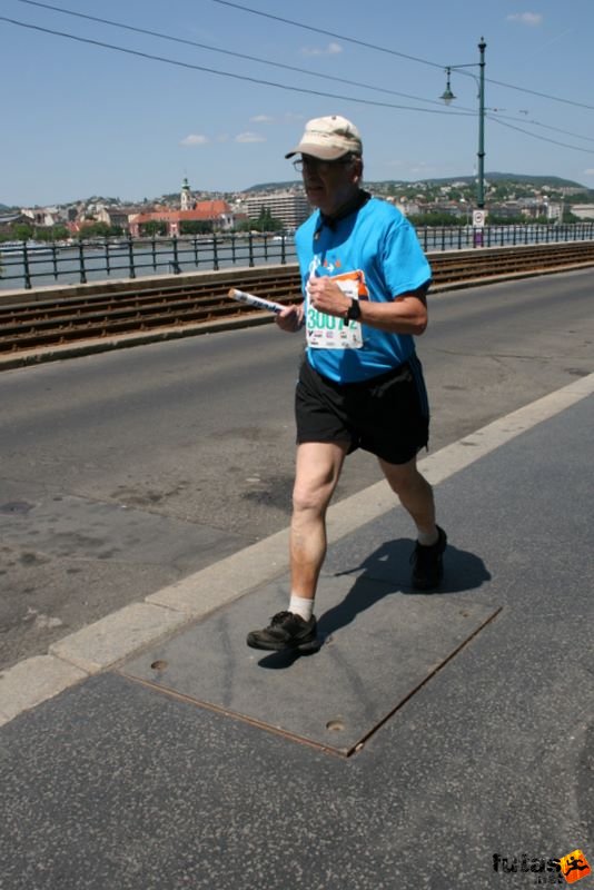 K&H Maraton és félmaraton váltó maraton_1217.jpg maraton_1217.jpg K&H Olimpiai Maraton és félmaraton váltó futás Budapest képek 2. fotók maraton_1217.jpg maraton_1217.jpg