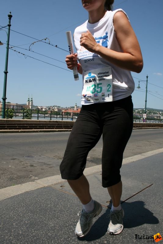 K&H Maraton és félmaraton váltó maraton_1221.jpg maraton_1221.jpg K&H Olimpiai Maraton és félmaraton váltó futás Budapest képek 2. fotók maraton_1221.jpg maraton_1221.jpg