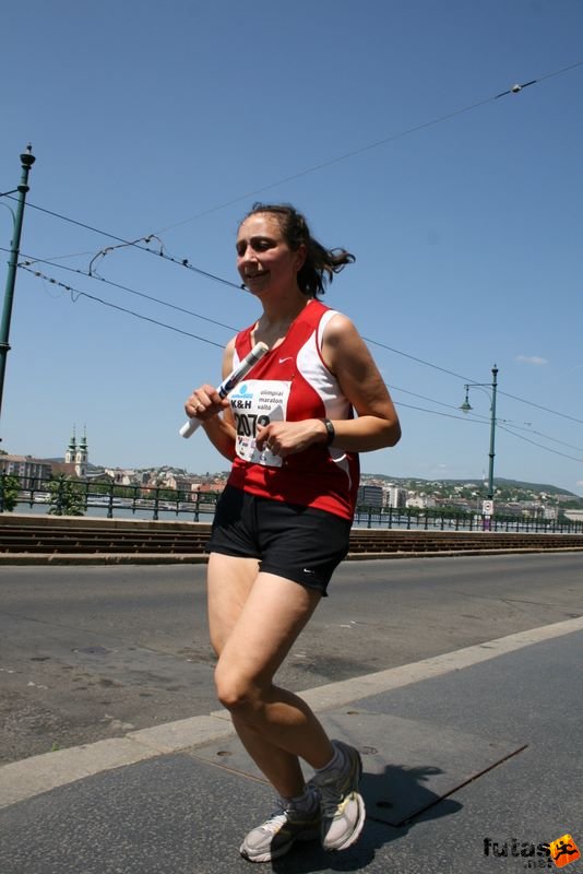 K&H Maraton és félmaraton váltó maraton_1222.jpg maraton_1222.jpg K&H Olimpiai Maraton és félmaraton váltó futás Budapest képek 2. fotók maraton_1222.jpg maraton_1222.jpg