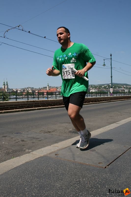 K&H Maraton és félmaraton váltó maraton_1227.jpg 2-3 Hoppá-hoppá K&H Olimpiai Maraton és félmaraton váltó futás Budapest képek 2. fotók maraton_1227.jpg 2-3 Hoppá-hoppá