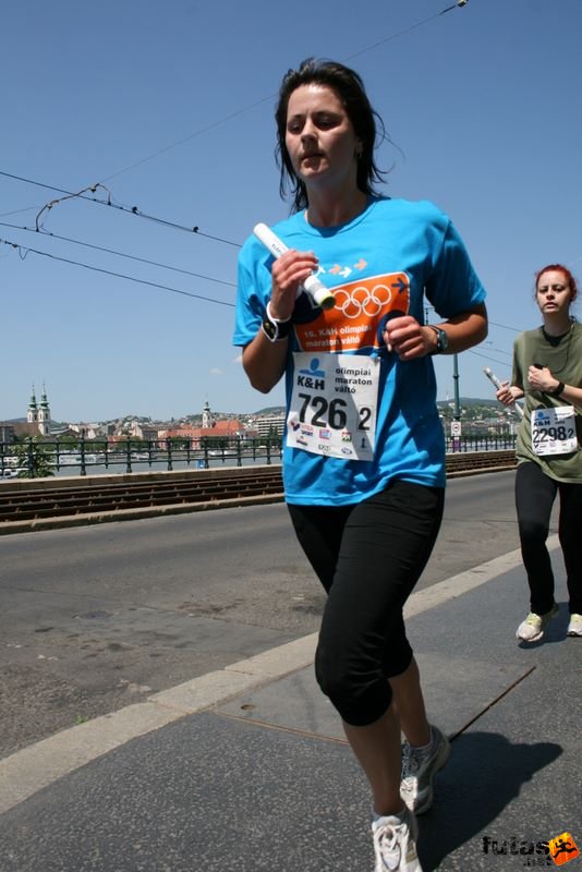 K&H Maraton és félmaraton váltó maraton_1230.jpg Répák futócsapat K&H Olimpiai Maraton és félmaraton váltó futás Budapest képek 2. fotók maraton_1230.jpg Répák futócsapat