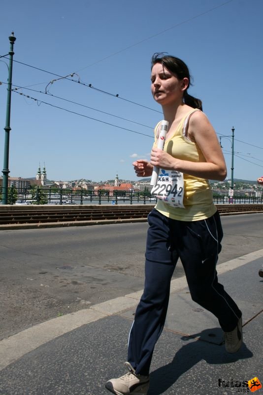 K&H Maraton és félmaraton váltó maraton_1232.jpg Vauxhall Handbreakless K&H Olimpiai Maraton és félmaraton váltó futás Budapest képek 2. fotók maraton_1232.jpg Vauxhall Handbreakless