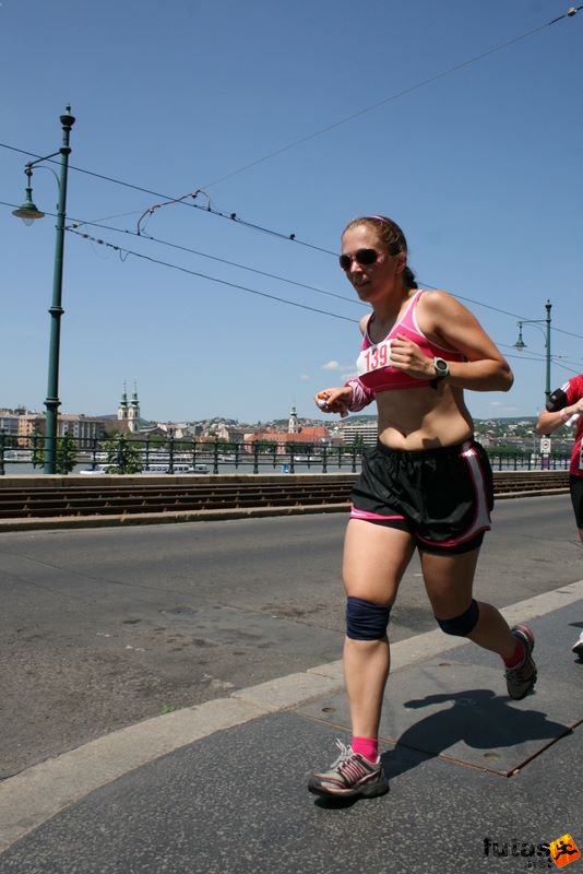 K&H Maraton és félmaraton váltó maraton_1233.jpg maraton_1233.jpg K&H Olimpiai Maraton és félmaraton váltó futás Budapest képek 2. fotók maraton_1233.jpg maraton_1233.jpg