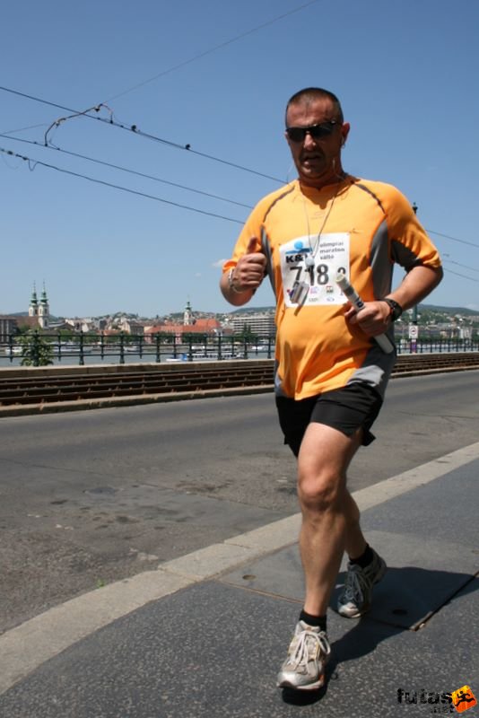 K&H Maraton és félmaraton váltó maraton_1237.jpg Oridzsinállok K&H Olimpiai Maraton és félmaraton váltó futás Budapest képek 2. fotók maraton_1237.jpg Oridzsinállok