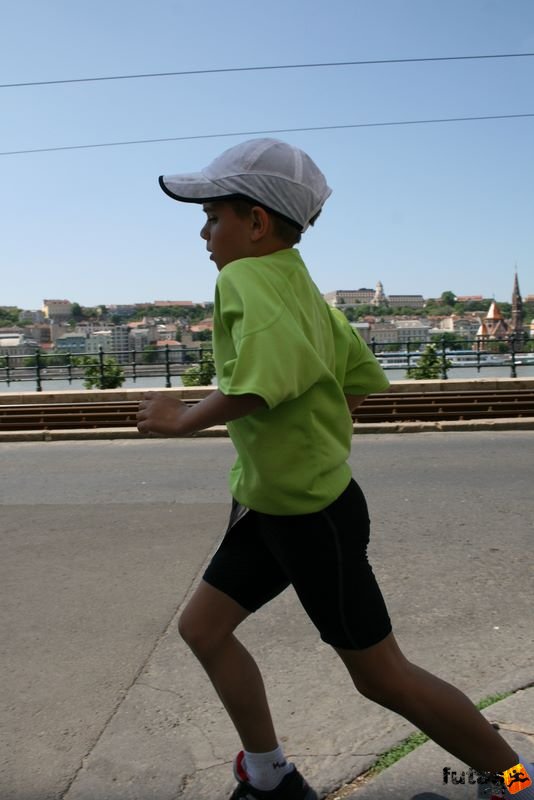 K&H Maraton és félmaraton váltó maraton_1239.jpg maraton_1239.jpg K&H Olimpiai Maraton és félmaraton váltó futás Budapest képek 2. fotók maraton_1239.jpg maraton_1239.jpg