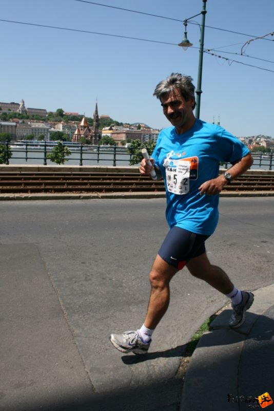 K&H Maraton és félmaraton váltó maraton_1240.jpg Kocsis Árpád K&H Olimpiai Maraton és félmaraton váltó futás Budapest képek 2. fotók maraton_1240.jpg Kocsis Árpád