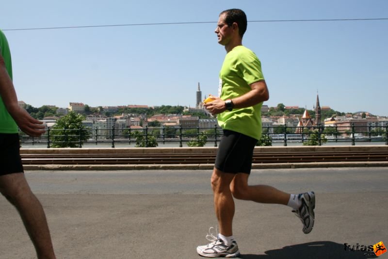 K&H Maraton és félmaraton váltó maraton_1243.jpg maraton_1243.jpg K&H Olimpiai Maraton és félmaraton váltó futás Budapest képek 2. fotók maraton_1243.jpg maraton_1243.jpg