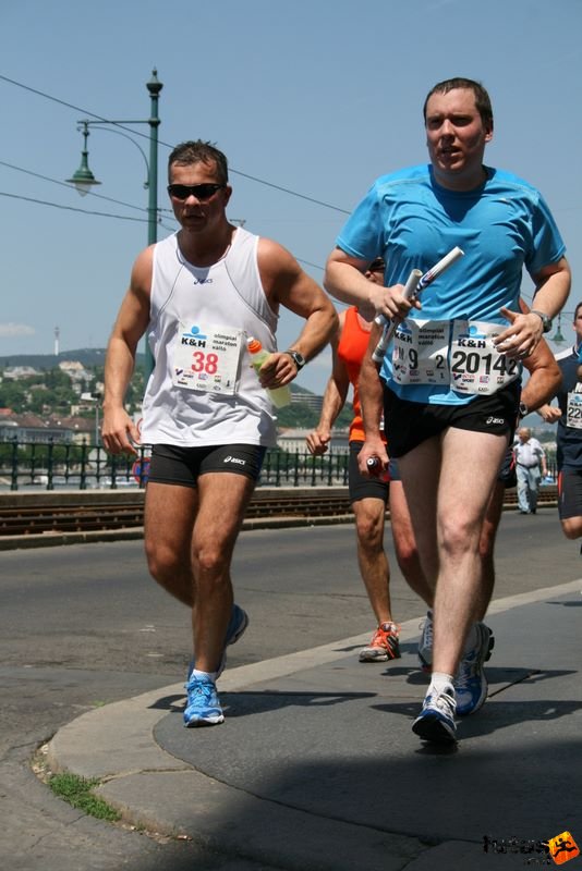 K&H Maraton és félmaraton váltó maraton_1247.jpg maraton_1247.jpg K&H Olimpiai Maraton és félmaraton váltó futás Budapest képek 2. fotók maraton_1247.jpg maraton_1247.jpg