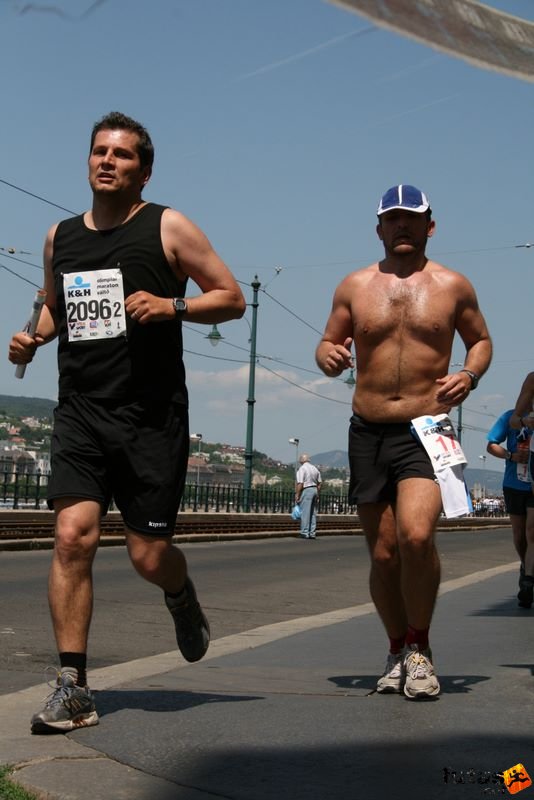 K&H Maraton és félmaraton váltó maraton_1248.jpg maraton_1248.jpg K&H Olimpiai Maraton és félmaraton váltó futás Budapest képek 2. fotók maraton_1248.jpg maraton_1248.jpg