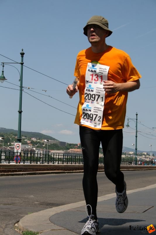 K&H Maraton és félmaraton váltó maraton_1249.jpg rajtszámkavalkád futó minden távon K&H Olimpiai Maraton és félmaraton váltó futás Budapest képek 2. fotók maraton_1249.jpg rajtszámkavalkád futó minden távon