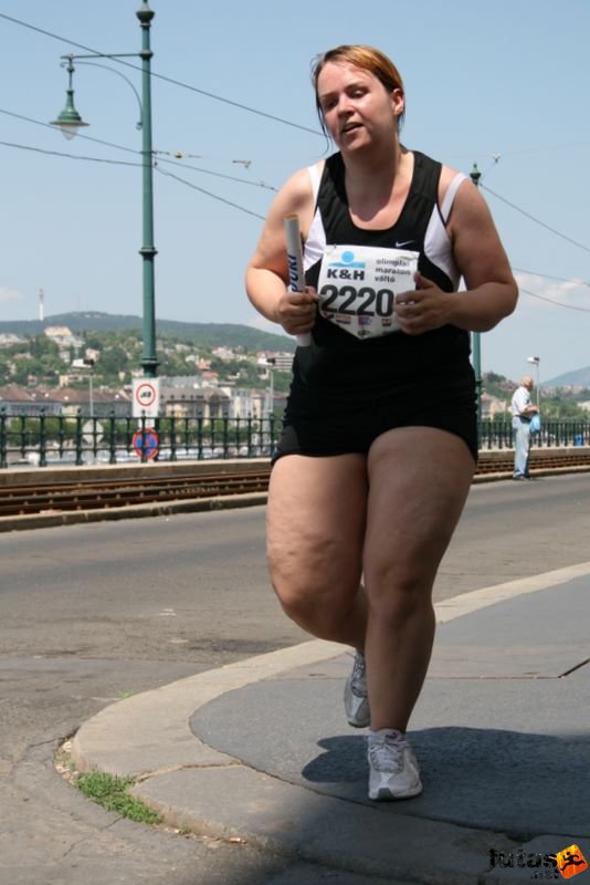 K&H Maraton és félmaraton váltó maraton_1250.jpg maraton_1250.jpg K&H Olimpiai Maraton és félmaraton váltó futás Budapest képek 2. fotók maraton_1250.jpg maraton_1250.jpg