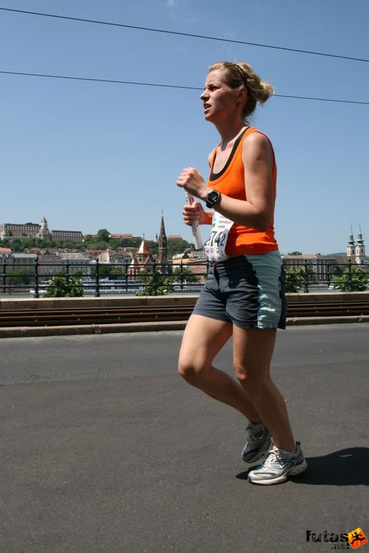 K&H Maraton és félmaraton váltó maraton_1256.jpg maraton_1256.jpg K&H Olimpiai Maraton és félmaraton váltó futás Budapest képek 2. fotók maraton_1256.jpg maraton_1256.jpg