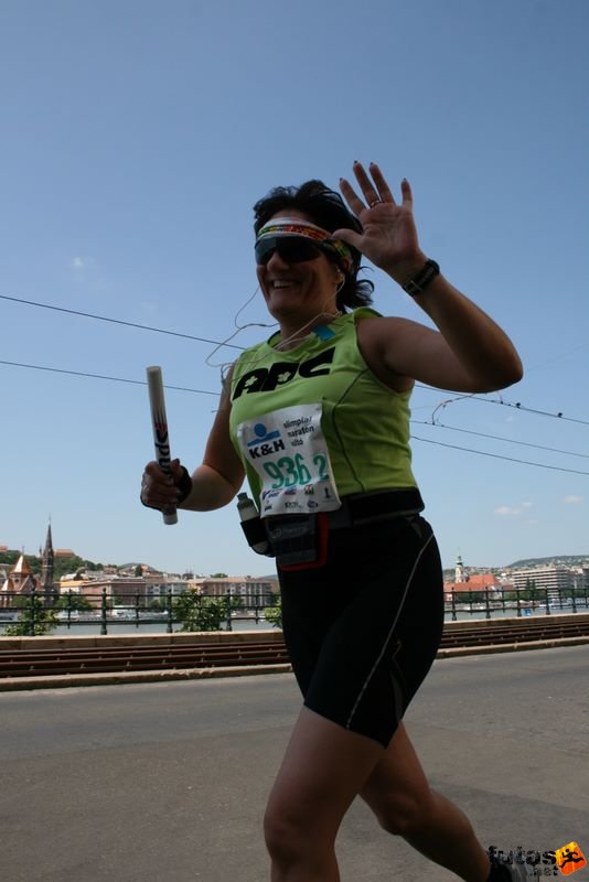 K&H Maraton és félmaraton váltó maraton_1257.jpg Széllelbéleltek K&H Olimpiai Maraton és félmaraton váltó futás Budapest képek 2. fotók maraton_1257.jpg Széllelbéleltek