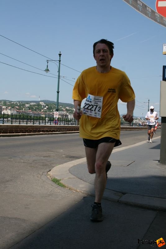 K&H Maraton és félmaraton váltó maraton_1258.jpg maraton_1258.jpg K&H Olimpiai Maraton és félmaraton váltó futás Budapest képek 2. fotók maraton_1258.jpg maraton_1258.jpg