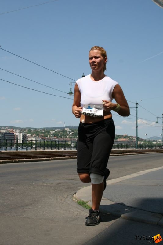 K&H Maraton és félmaraton váltó maraton_1261.jpg maraton_1261.jpg K&H Olimpiai Maraton és félmaraton váltó futás Budapest képek 2. fotók maraton_1261.jpg maraton_1261.jpg