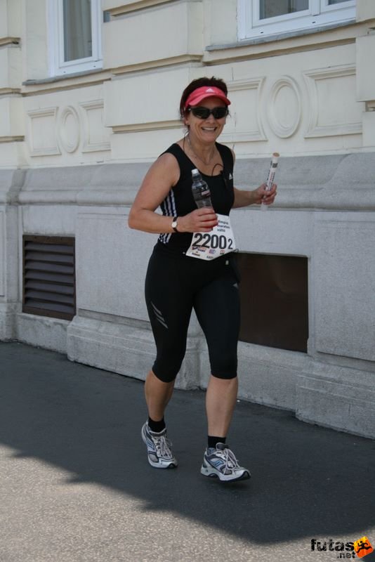 K&H Maraton és félmaraton váltó maraton_1262.jpg Nyári Futókaland K&H Olimpiai Maraton és félmaraton váltó futás Budapest képek 2. fotók maraton_1262.jpg Nyári Futókaland