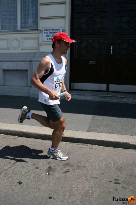 K&H Maraton és félmaraton váltó maraton_1264.jpg Future K&H Olimpiai Maraton és félmaraton váltó futás Budapest képek 2. fotók maraton_1264.jpg Future