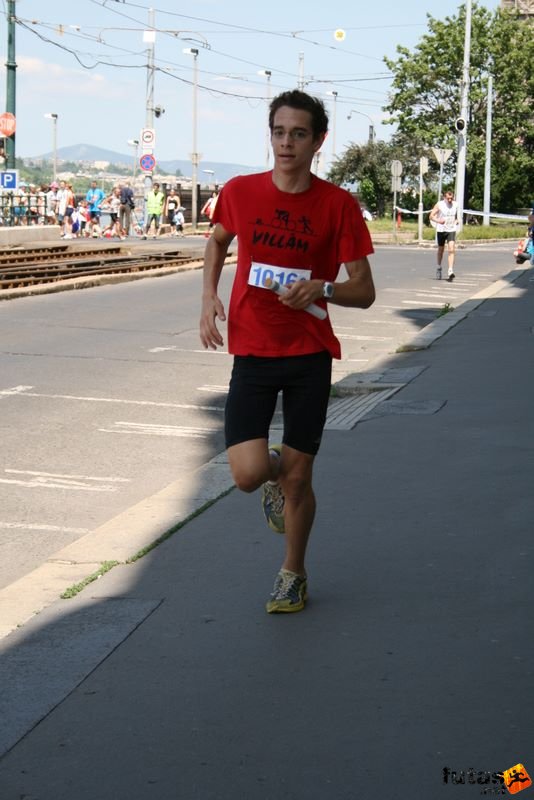 K&H Maraton és félmaraton váltó maraton_1268.jpg maraton_1268.jpg K&H Olimpiai Maraton és félmaraton váltó futás Budapest képek 2. fotók maraton_1268.jpg maraton_1268.jpg