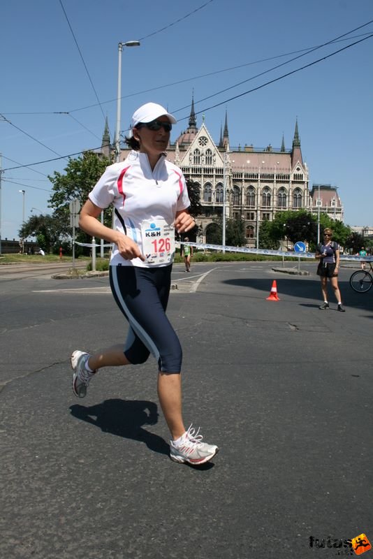 K&H Maraton és félmaraton váltó maraton_1270.jpg maraton_1270.jpg K&H Olimpiai Maraton és félmaraton váltó futás Budapest képek 2. fotók maraton_1270.jpg maraton_1270.jpg