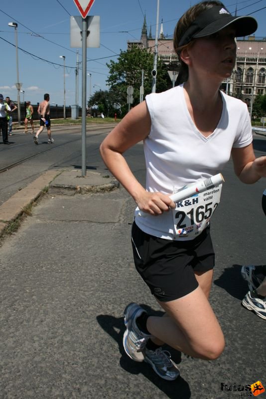 K&H Maraton és félmaraton váltó maraton_1271.jpg maraton_1271.jpg K&H Olimpiai Maraton és félmaraton váltó futás Budapest képek 2. fotók maraton_1271.jpg maraton_1271.jpg