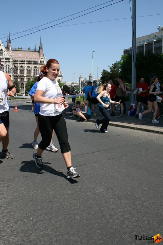 K&H Maraton és félmaraton váltó maraton_1276.jpg maraton_1276.jpg K&H Olimpiai Maraton és félmaraton váltó futás Budapest képek 2. fotók maraton_1276.jpg maraton_1276.jpg