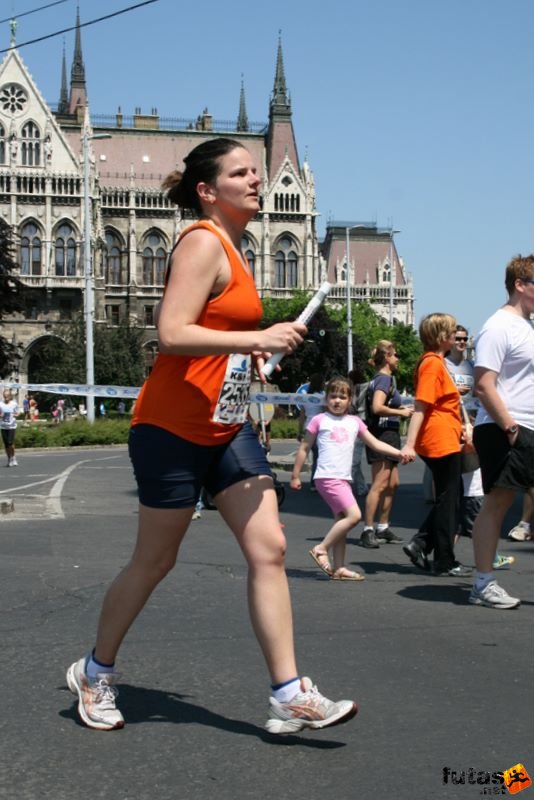 K&H Maraton és félmaraton váltó maraton_1277.jpg maraton_1277.jpg K&H Olimpiai Maraton és félmaraton váltó futás Budapest képek 2. fotók maraton_1277.jpg maraton_1277.jpg