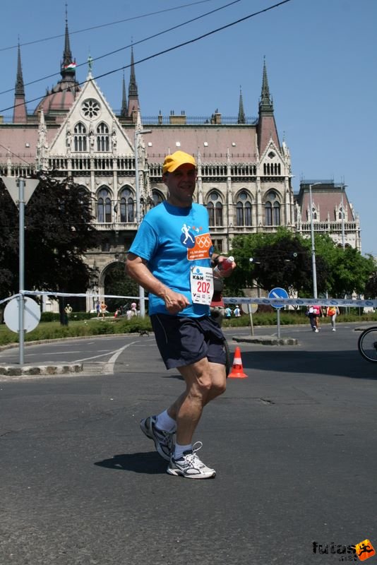 K&H Maraton és félmaraton váltó maraton_1279.jpg maraton_1279.jpg K&H Olimpiai Maraton és félmaraton váltó futás Budapest képek 2. fotók maraton_1279.jpg maraton_1279.jpg