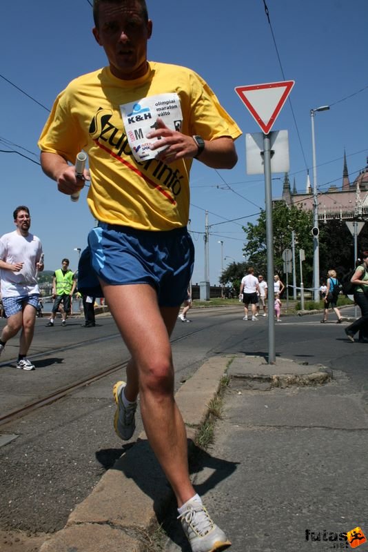 K&H Maraton és félmaraton váltó maraton_1280.jpg maraton_1280.jpg K&H Olimpiai Maraton és félmaraton váltó futás Budapest képek 3. fotók maraton_1280.jpg maraton_1280.jpg