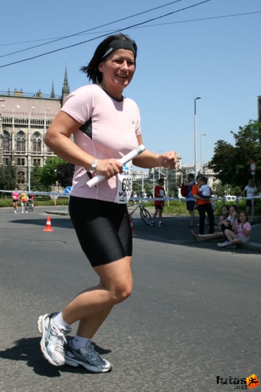 K&H Maraton és félmaraton váltó maraton_1281.jpg maraton_1281.jpg K&H Olimpiai Maraton és félmaraton váltó futás Budapest képek 3. fotók maraton_1281.jpg maraton_1281.jpg