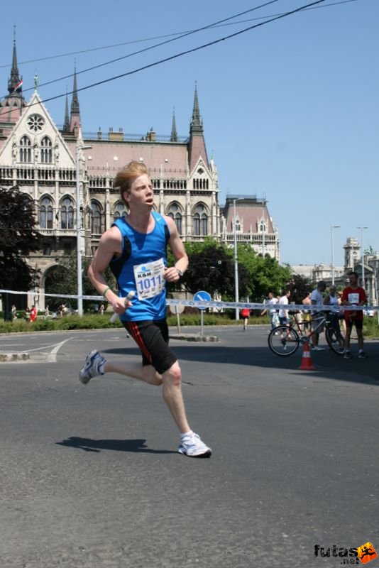 K&H Maraton és félmaraton váltó maraton_1282.jpg maraton_1282.jpg K&H Olimpiai Maraton és félmaraton váltó futás Budapest képek 3. fotók maraton_1282.jpg maraton_1282.jpg