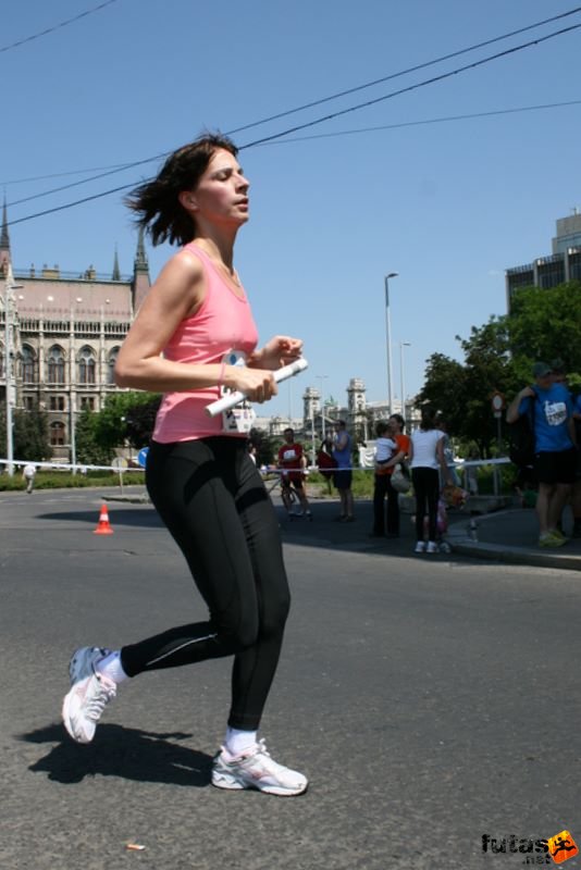 K&H Maraton és félmaraton váltó maraton_1284.jpg maraton_1284.jpg K&H Olimpiai Maraton és félmaraton váltó futás Budapest képek 3. fotók maraton_1284.jpg maraton_1284.jpg