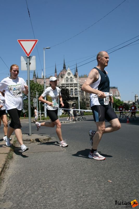 K&H Maraton és félmaraton váltó maraton_1289.jpg maraton_1289.jpg K&H Olimpiai Maraton és félmaraton váltó futás Budapest képek 3. fotók maraton_1289.jpg maraton_1289.jpg