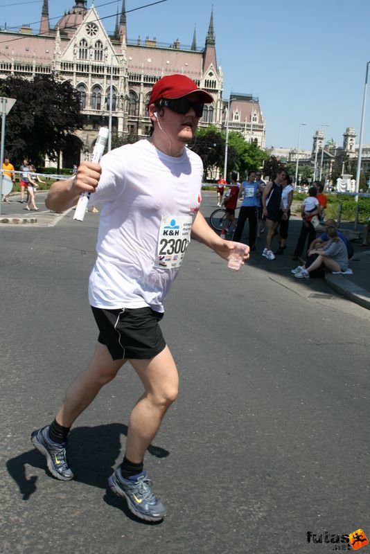K&H Olimpiai Maraton és félmaraton váltó futás Budapest képek 3. fotók maraton_1293.jpg Vodafone 1 futócsapat