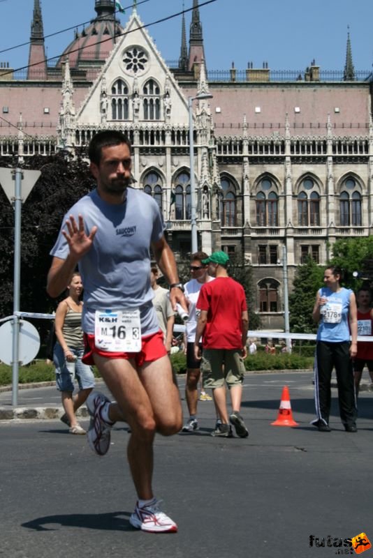 K&H Maraton és félmaraton váltó maraton_1294.jpg maraton_1294.jpg K&H Olimpiai Maraton és félmaraton váltó futás Budapest képek 3. fotók maraton_1294.jpg maraton_1294.jpg
