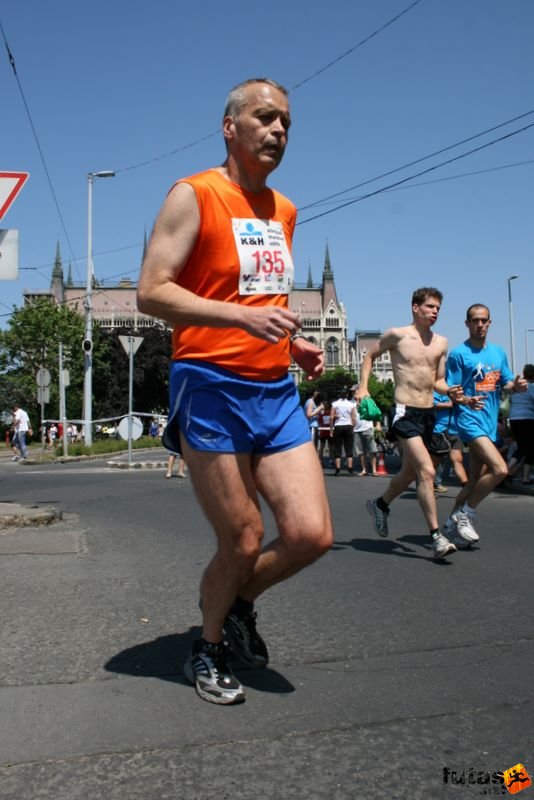 K&H Maraton és félmaraton váltó maraton_1296.jpg maraton_1296.jpg K&H Olimpiai Maraton és félmaraton váltó futás Budapest képek 3. fotók maraton_1296.jpg maraton_1296.jpg