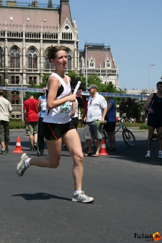 K&H Maraton és félmaraton váltó maraton_1297.jpg maraton_1297.jpg K&H Olimpiai Maraton és félmaraton váltó futás Budapest képek 3. fotók maraton_1297.jpg maraton_1297.jpg