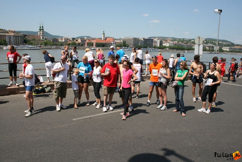K&H Maraton és félmaraton váltó maraton_1302.jpg maraton_1302.jpg K&H Olimpiai Maraton és félmaraton váltó futás Budapest képek 3. fotók maraton_1302.jpg maraton_1302.jpg