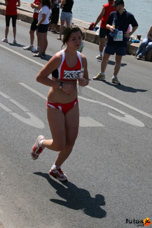 K&H Maraton és félmaraton váltó maraton_1307.jpg Honvéd Nők K&H Olimpiai Maraton és félmaraton váltó futás Budapest képek 3. fotók maraton_1307.jpg Honvéd Nők