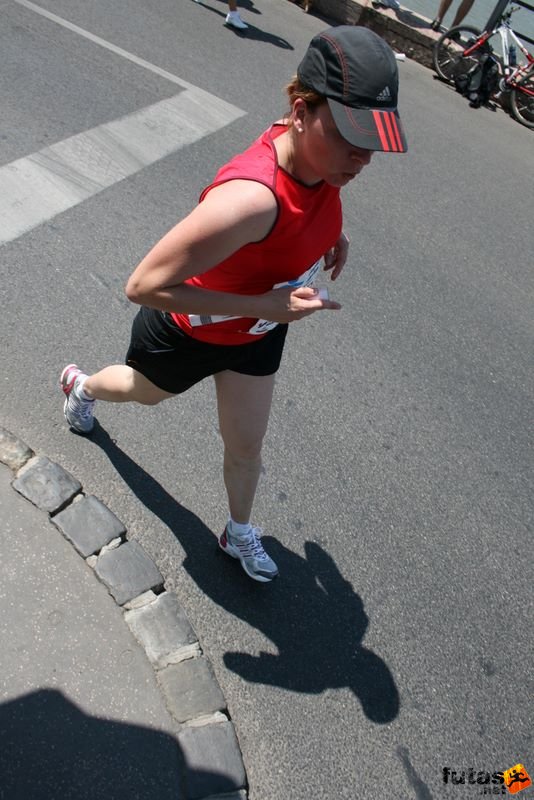K&H Maraton és félmaraton váltó maraton_1323.jpg maraton_1323.jpg K&H Olimpiai Maraton és félmaraton váltó futás Budapest képek 3. fotók maraton_1323.jpg maraton_1323.jpg