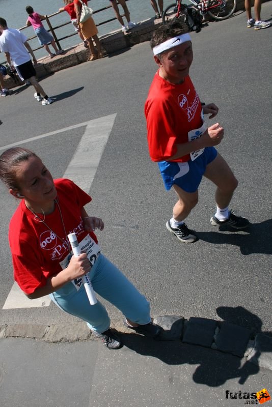 K&H Maraton és félmaraton váltó maraton_1327.jpg maraton_1327.jpg K&H Olimpiai Maraton és félmaraton váltó futás Budapest képek 3. fotók maraton_1327.jpg maraton_1327.jpg