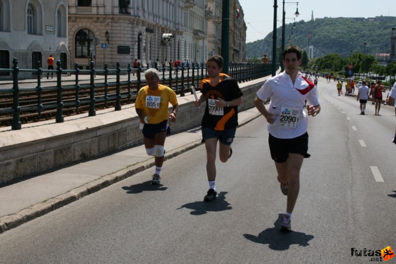 K&H Maraton és félmaraton váltó maraton_1332.jpg maraton_1332.jpg K&H Olimpiai Maraton és félmaraton váltó futás Budapest képek 3. fotók maraton_1332.jpg maraton_1332.jpg