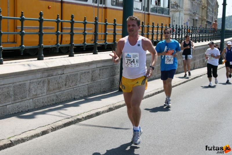 K&H Maraton és félmaraton váltó maraton_1333.jpg maraton_1333.jpg K&H Olimpiai Maraton és félmaraton váltó futás Budapest képek 3. fotók maraton_1333.jpg maraton_1333.jpg
