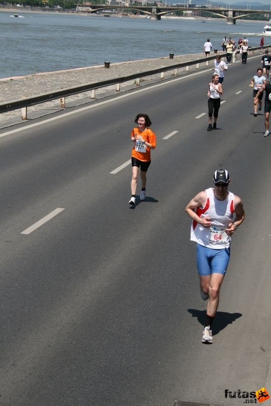 K&H Maraton és félmaraton váltó maraton_1339.jpg maraton_1339.jpg K&H Olimpiai Maraton és félmaraton váltó futás Budapest képek 3. fotók maraton_1339.jpg maraton_1339.jpg