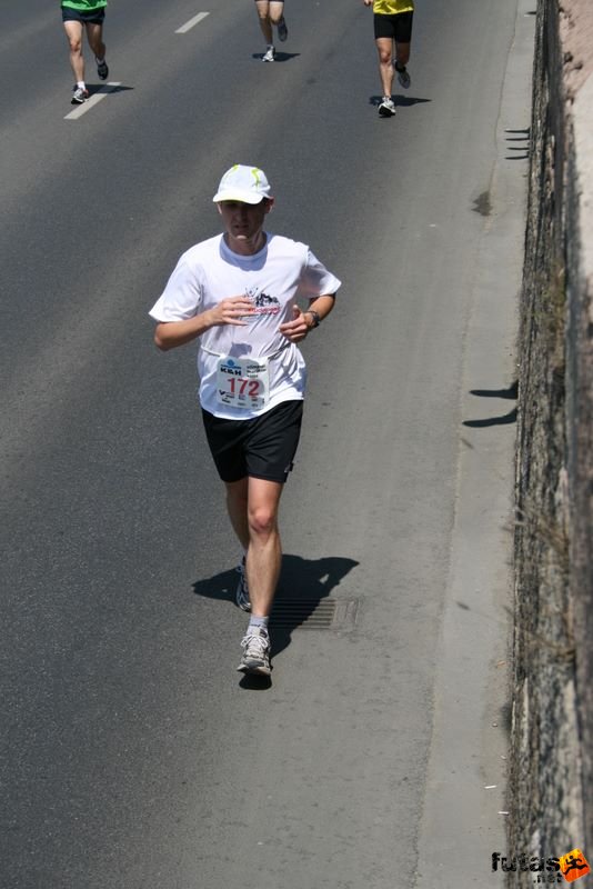 K&H Maraton és félmaraton váltó maraton_1341.jpg maraton_1341.jpg K&H Olimpiai Maraton és félmaraton váltó futás Budapest képek 3. fotók maraton_1341.jpg maraton_1341.jpg