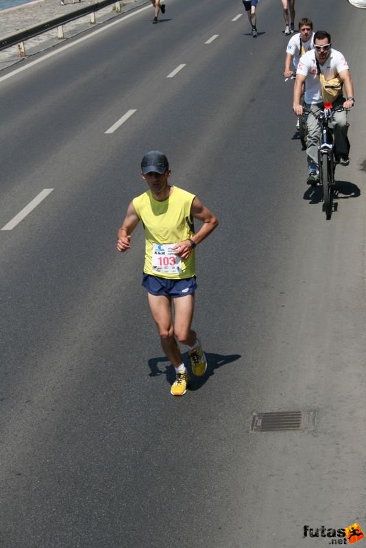 K&H Maraton és félmaraton váltó maraton_1342.jpg maraton_1342.jpg K&H Olimpiai Maraton és félmaraton váltó futás Budapest képek 3. fotók maraton_1342.jpg maraton_1342.jpg