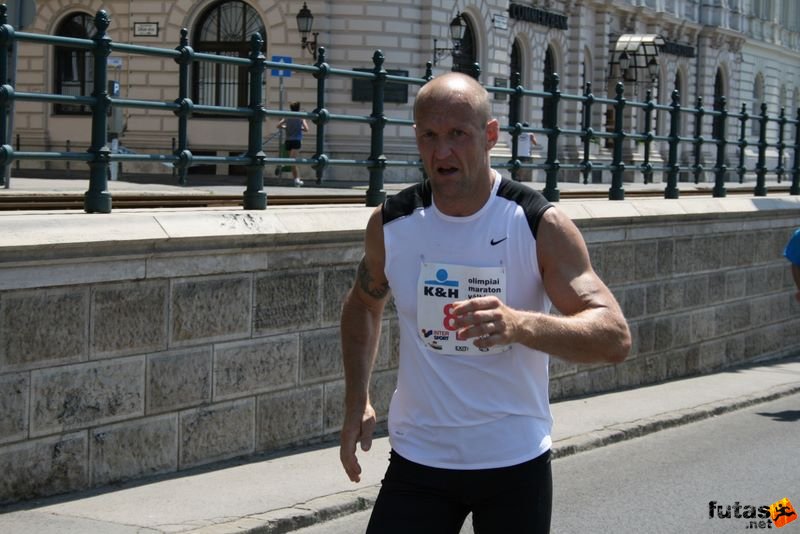 K&H Maraton és félmaraton váltó maraton_1343.jpg maraton_1343.jpg K&H Olimpiai Maraton és félmaraton váltó futás Budapest képek 3. fotók maraton_1343.jpg maraton_1343.jpg
