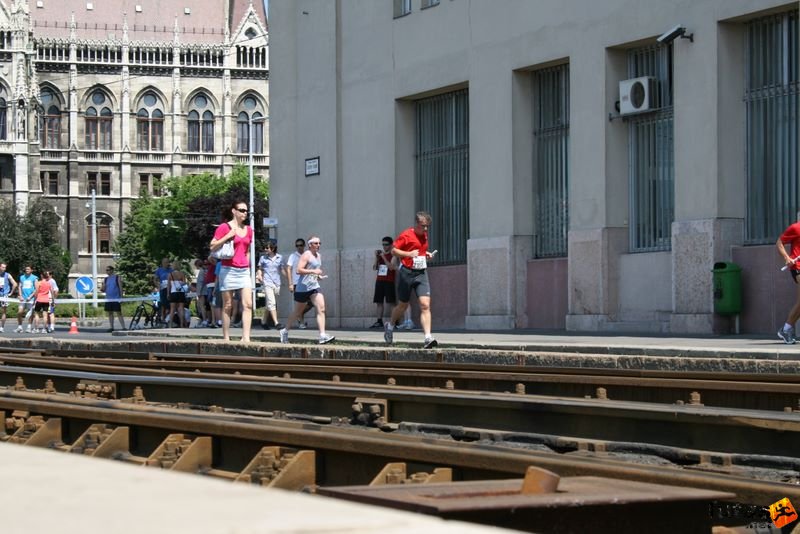 K&H Maraton és félmaraton váltó maraton_1347.jpg maraton_1347.jpg K&H Olimpiai Maraton és félmaraton váltó futás Budapest képek 3. fotók maraton_1347.jpg maraton_1347.jpg